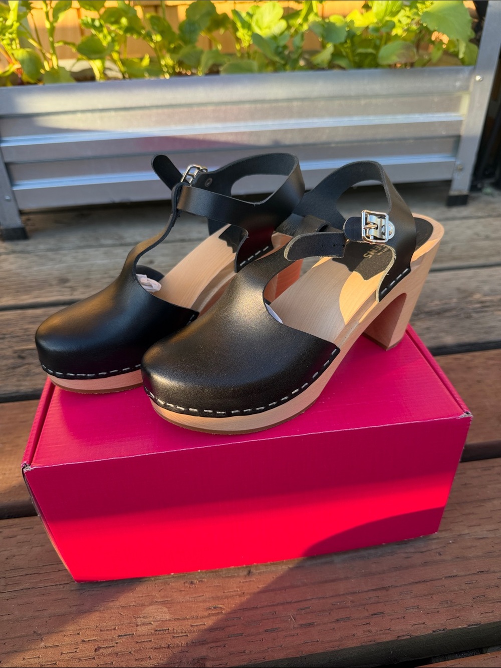 Swedish Hasbeens T-Strap Sky High Black Leather Clogs EU 37 NIB